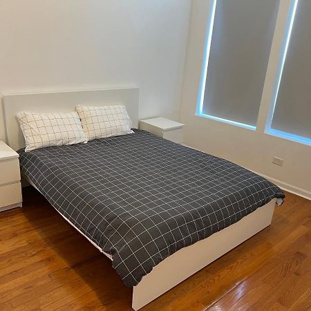 Adorable 2 Bedroom Apartment With Free Street Parking Chicago Exterior foto